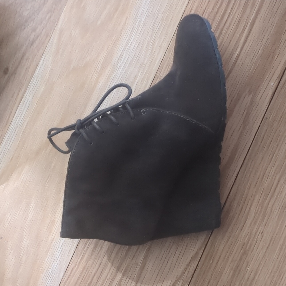 NEW Clarks Artisan Lace up Wedge Boots US size 7 Brown Suede Booties